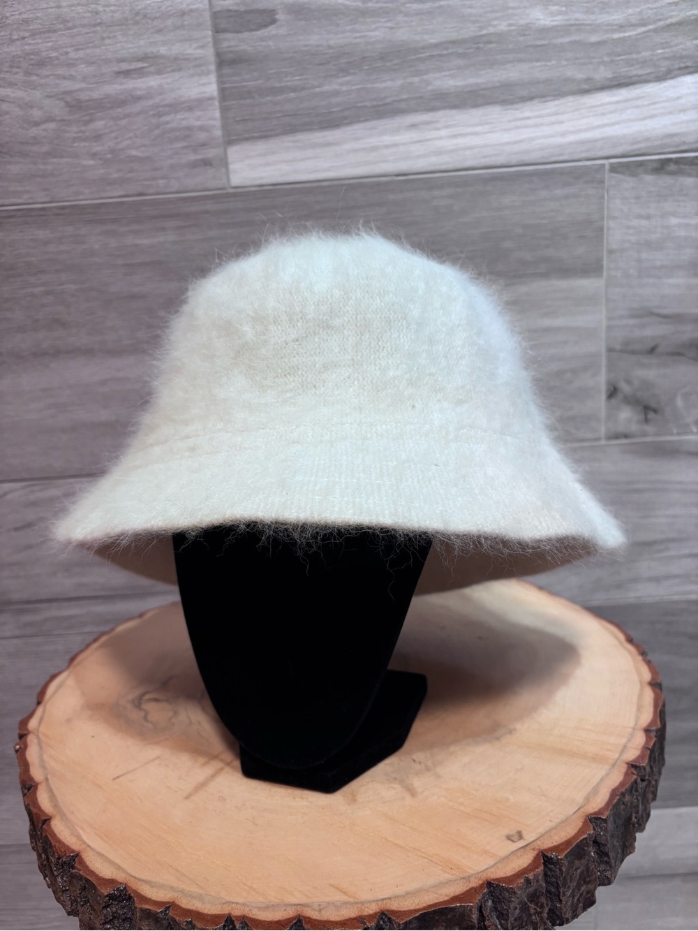 Lovely white Rabbit Fur bucket hat - Picture 2 of 6